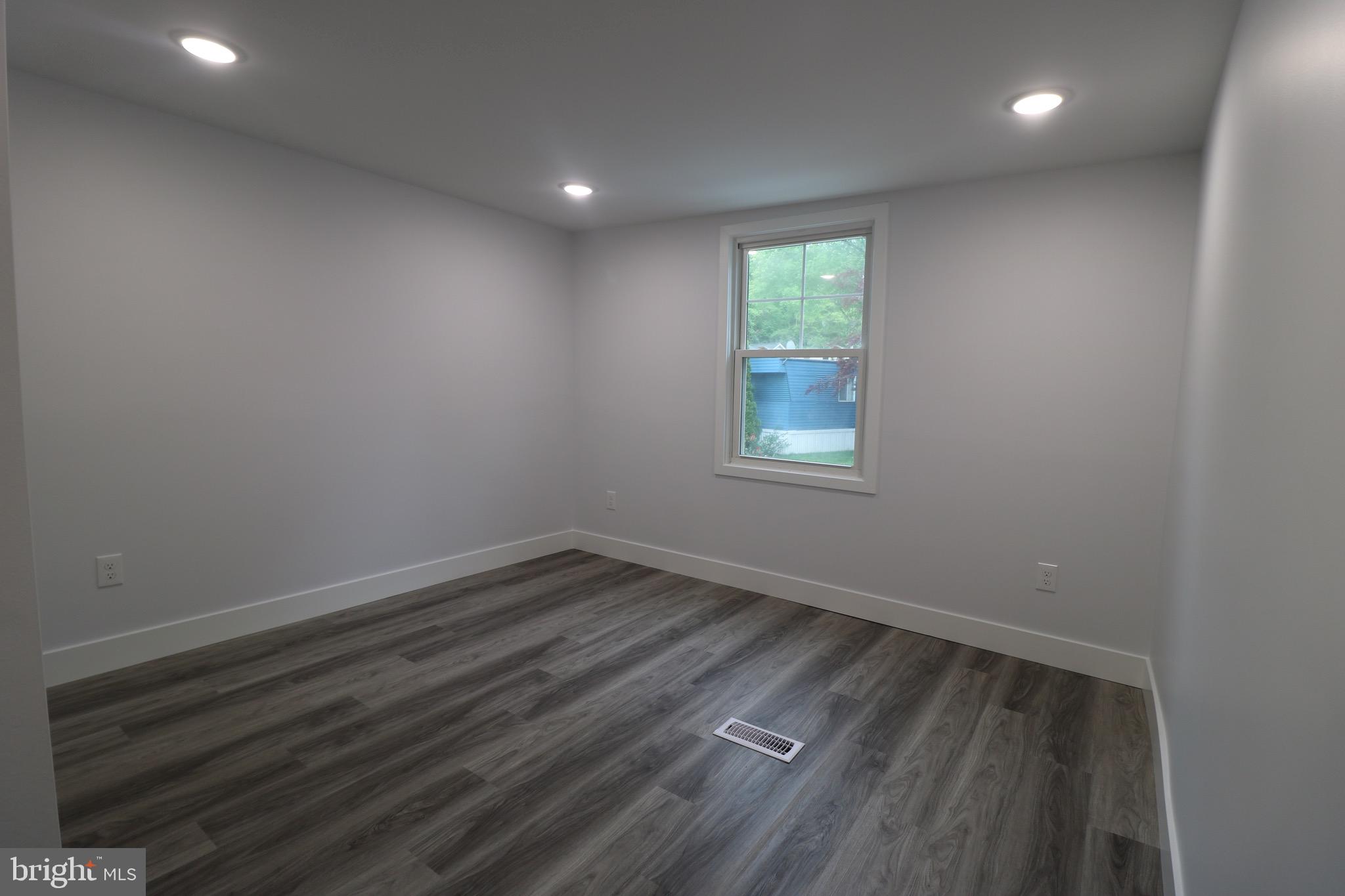 9520 DOGWOOD PARK ST