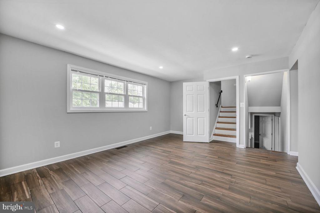 7543 Wilhelm Dr