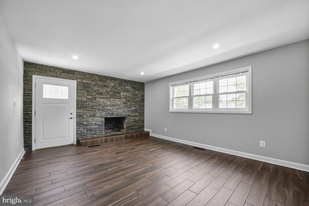 7543 Wilhelm Dr