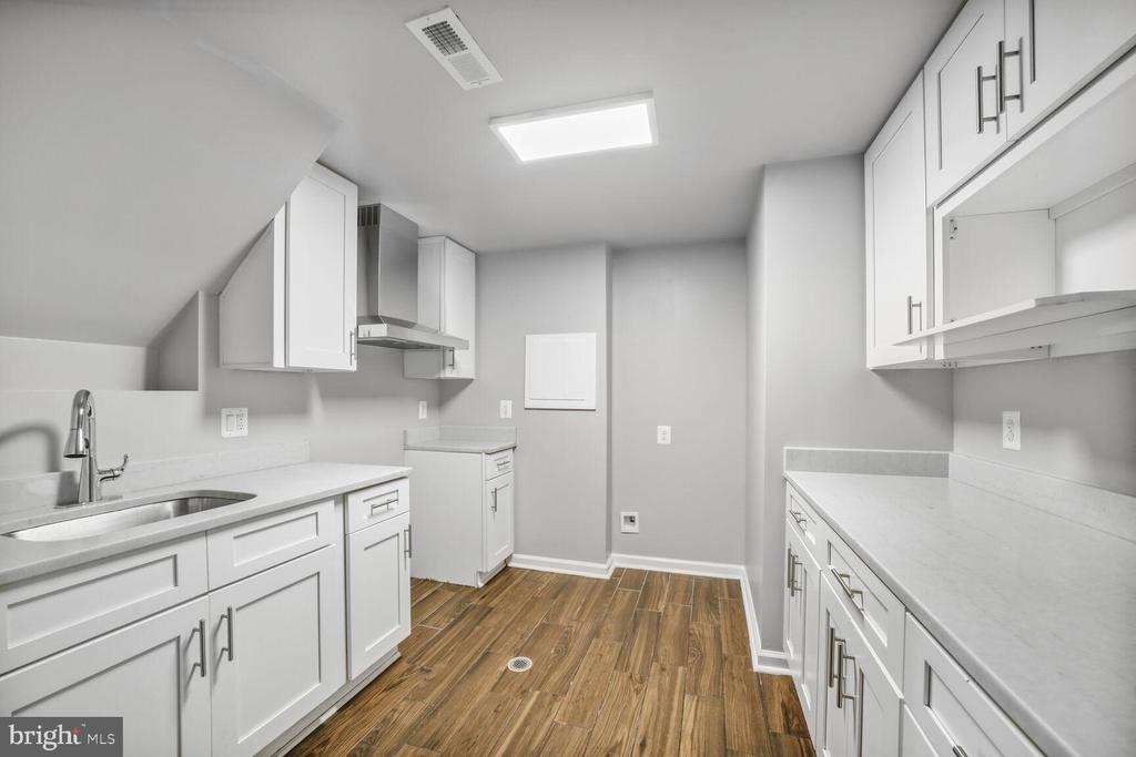 7543 Wilhelm Dr