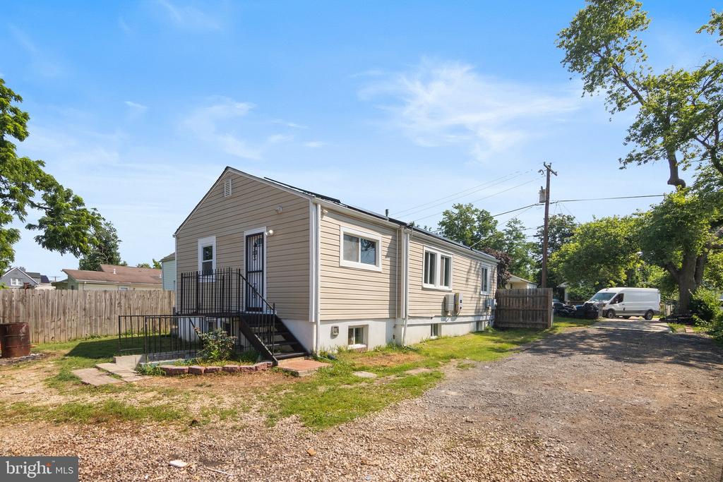402 DATELEAF AVENUE