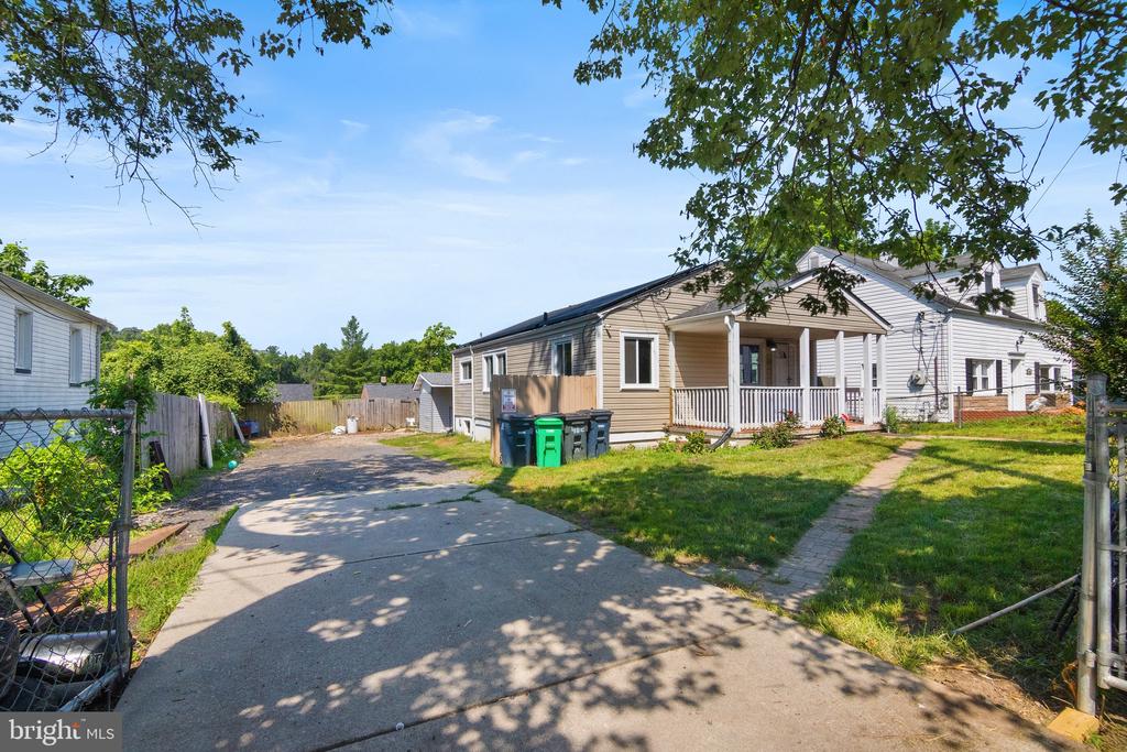 402 DATELEAF AVENUE