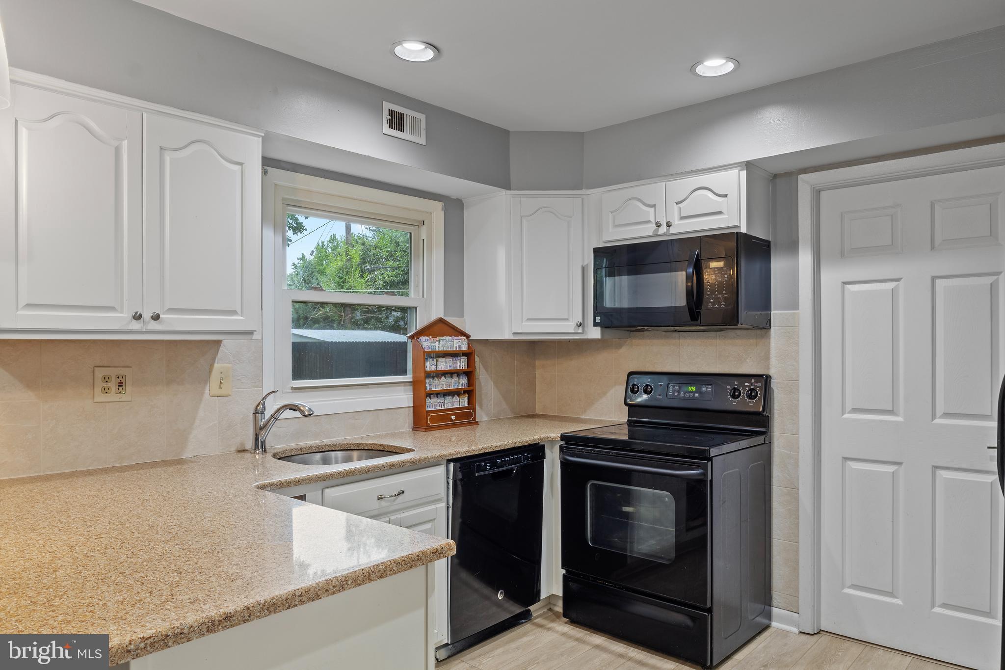 12515 Canfield Ln