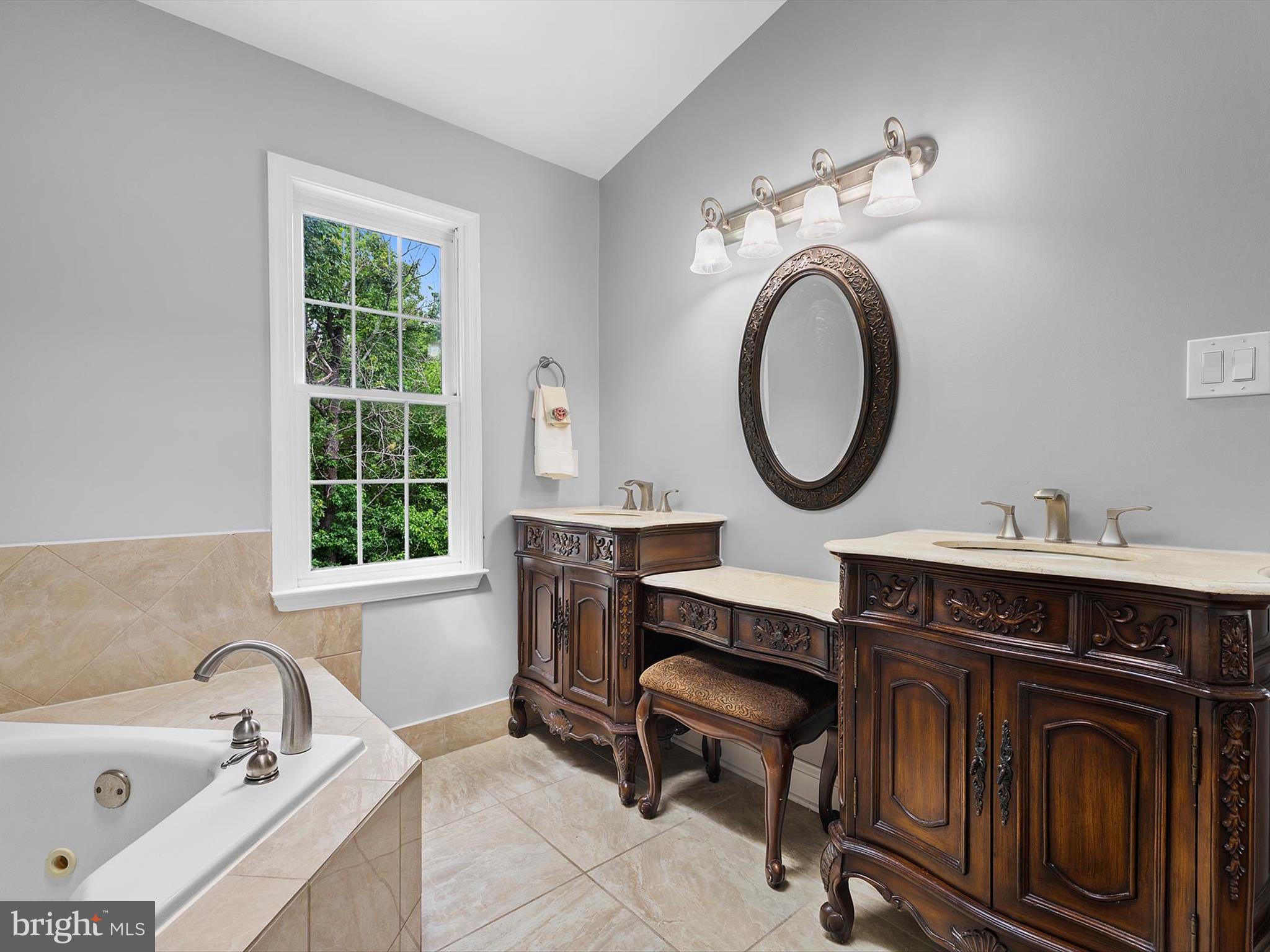 2704 ARCHANGEL COURT