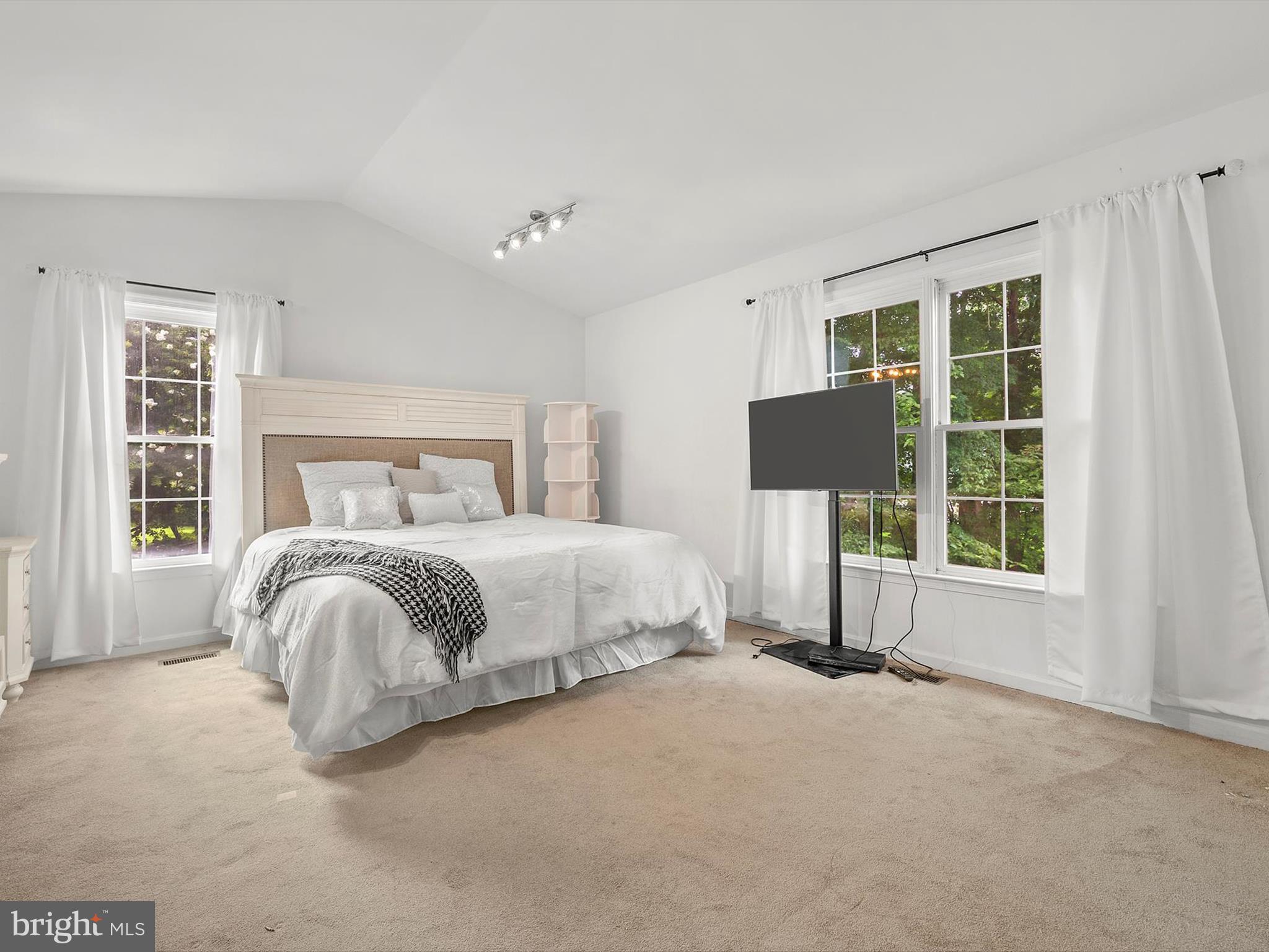 2704 ARCHANGEL COURT