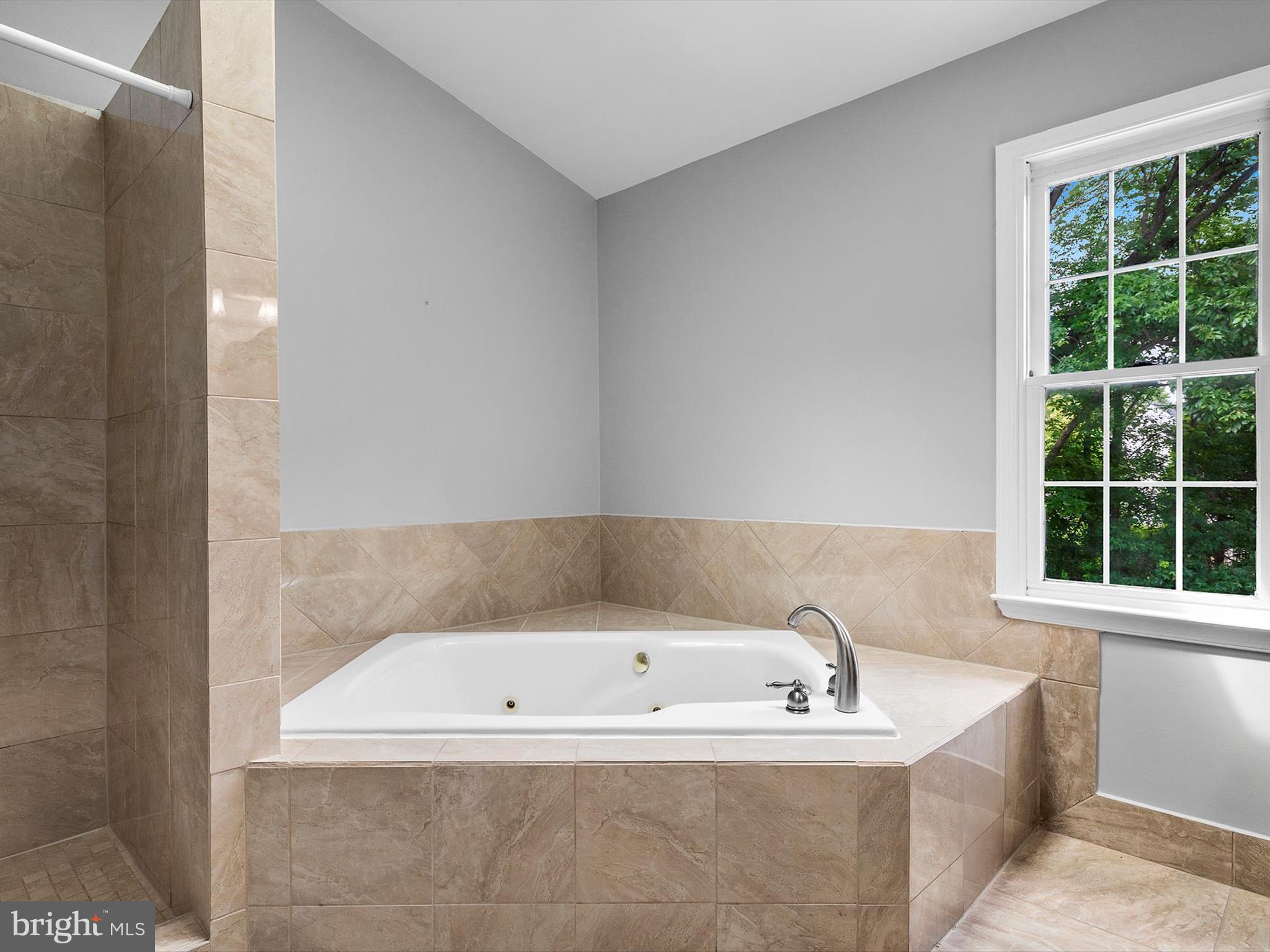 2704 ARCHANGEL COURT