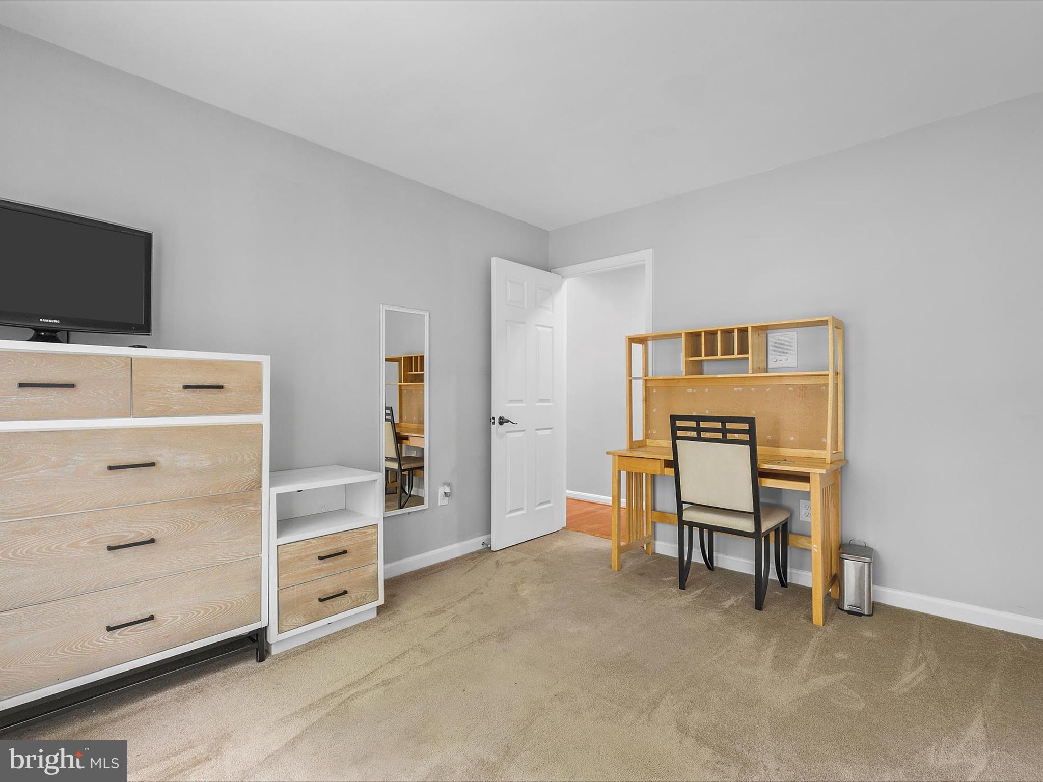 2704 ARCHANGEL COURT