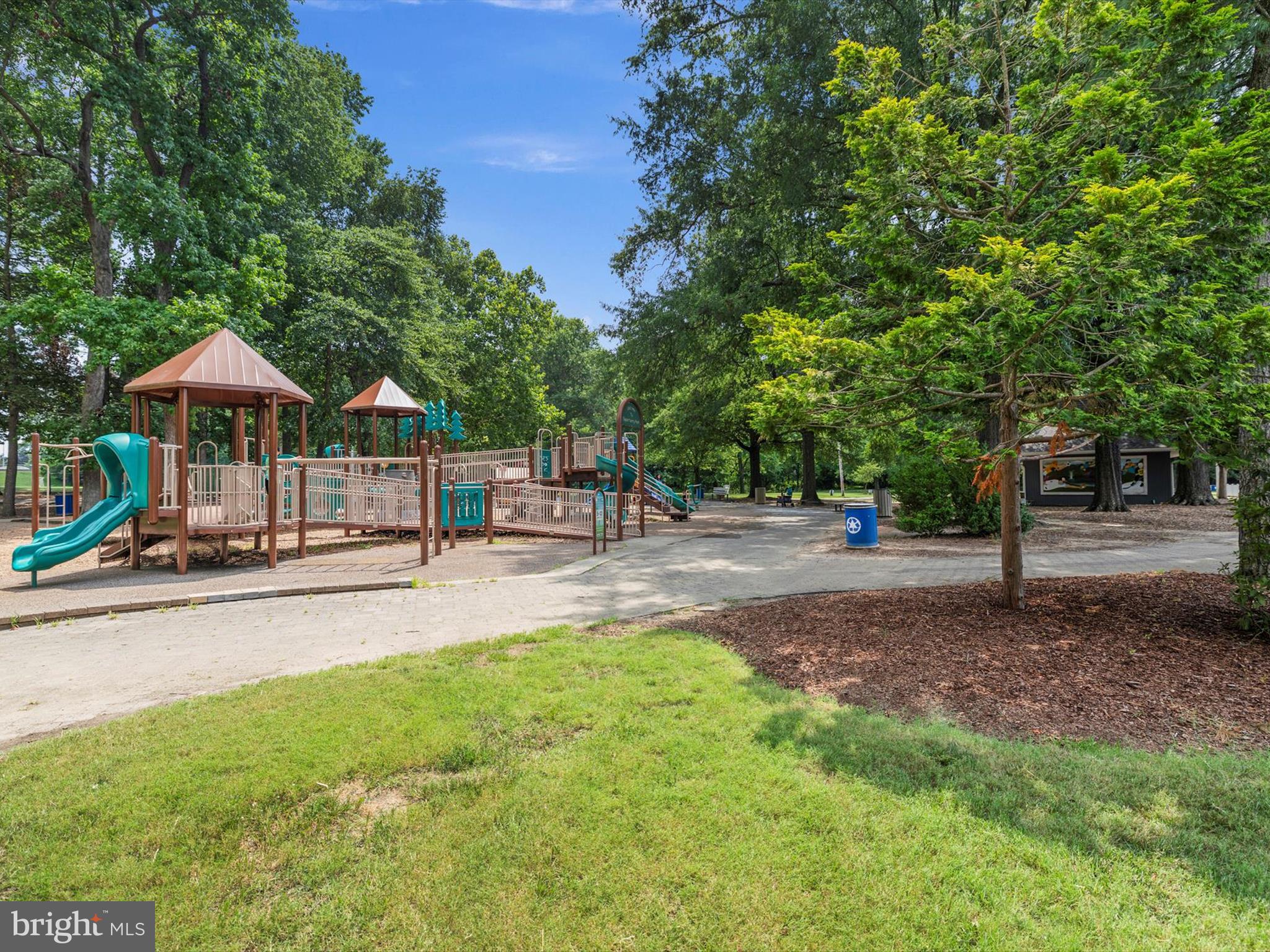 2704 ARCHANGEL COURT