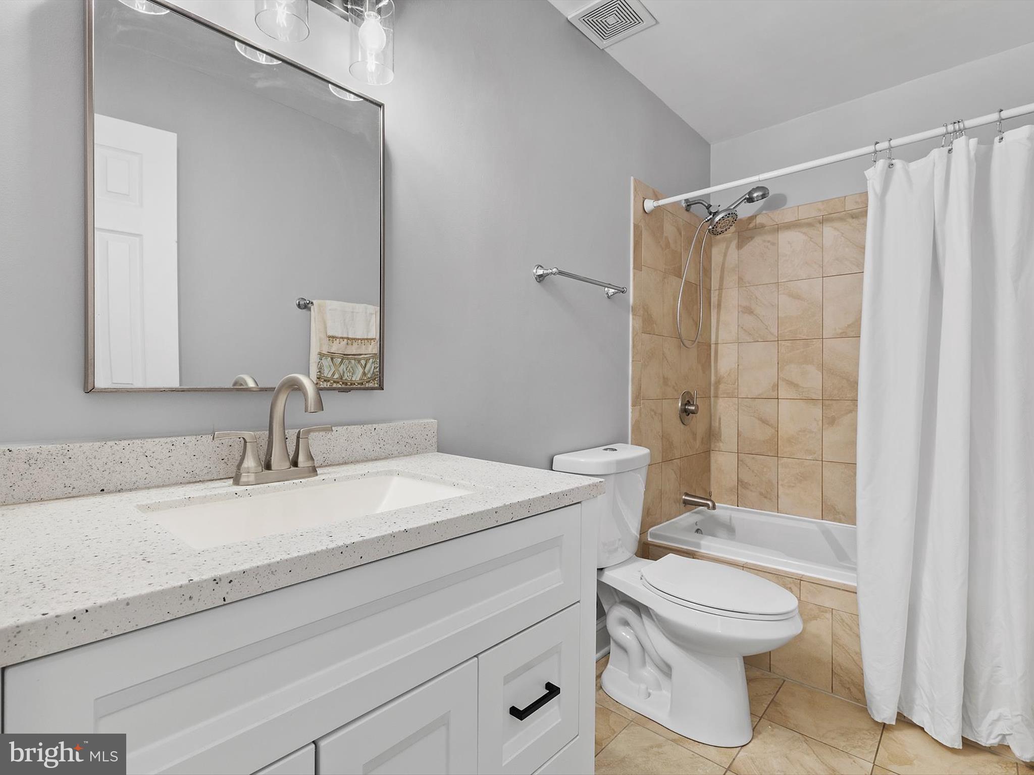 2704 ARCHANGEL COURT