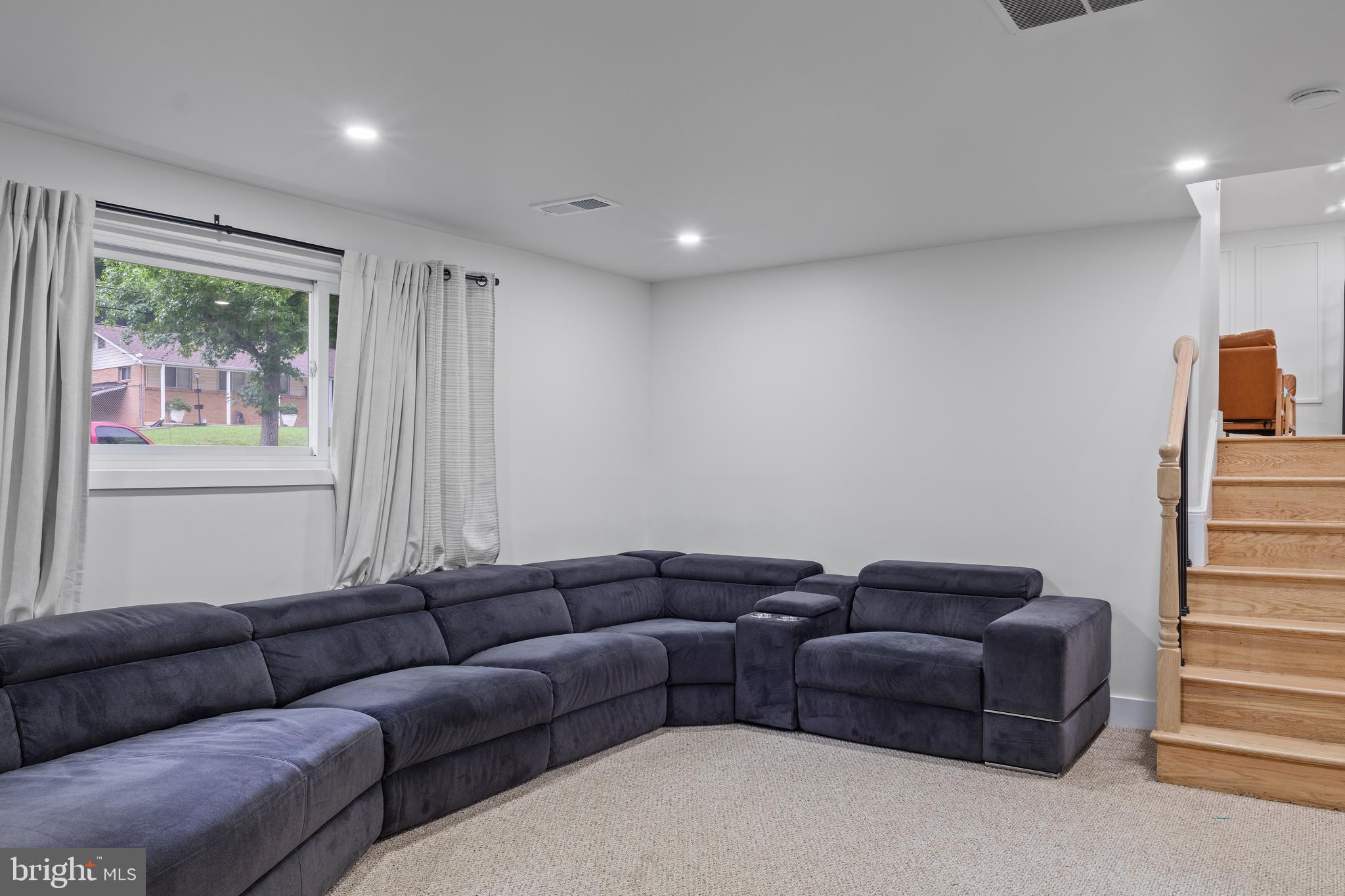 7003 DOLPHIN ROAD