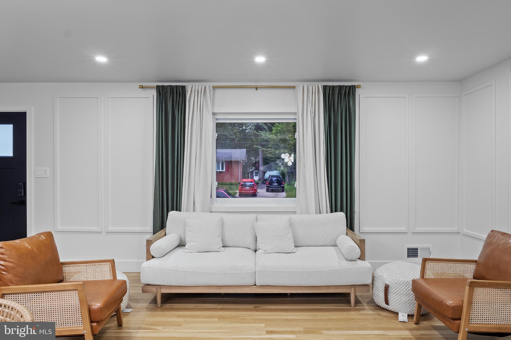 7003 DOLPHIN ROAD