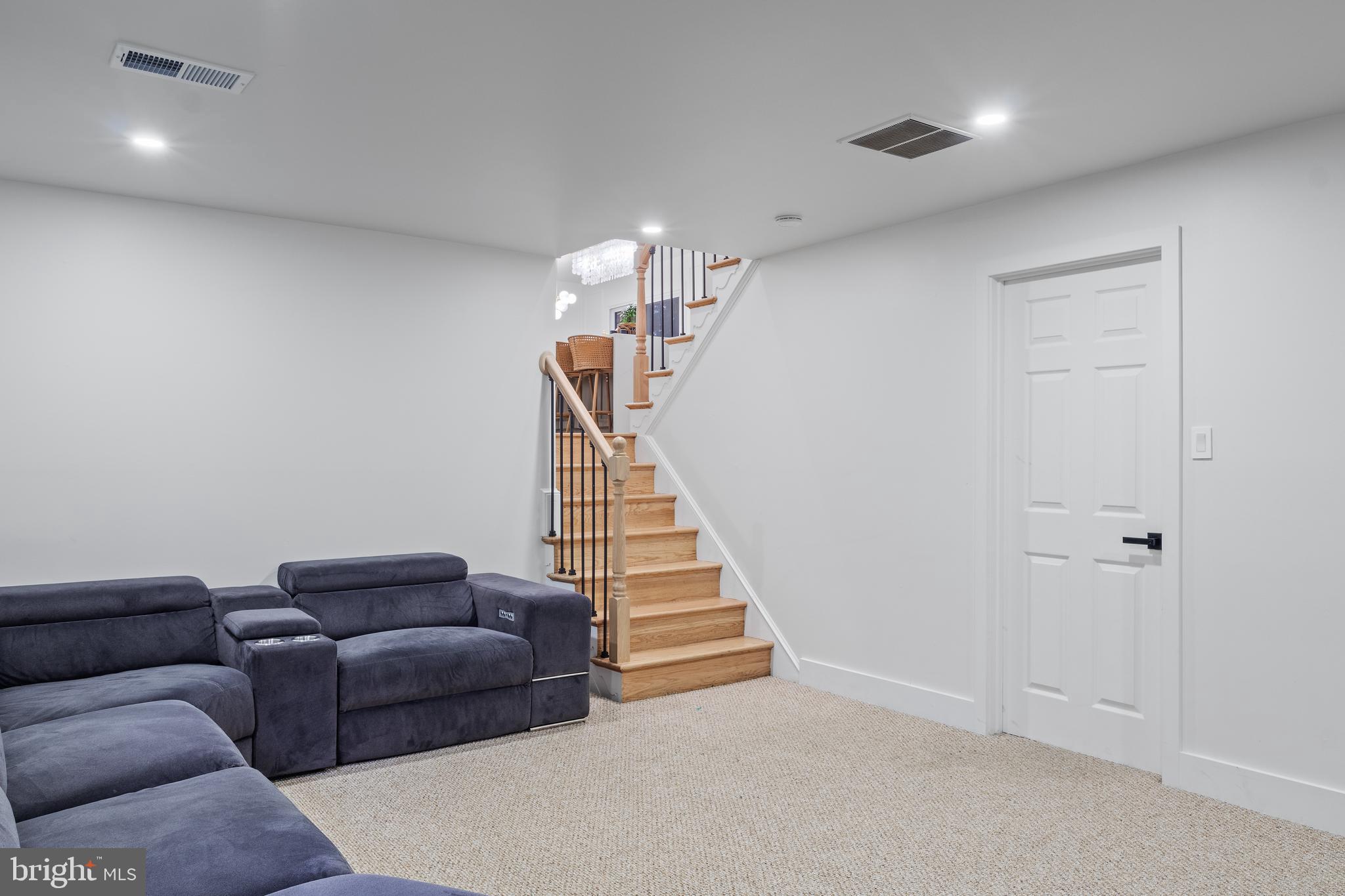 7003 DOLPHIN ROAD