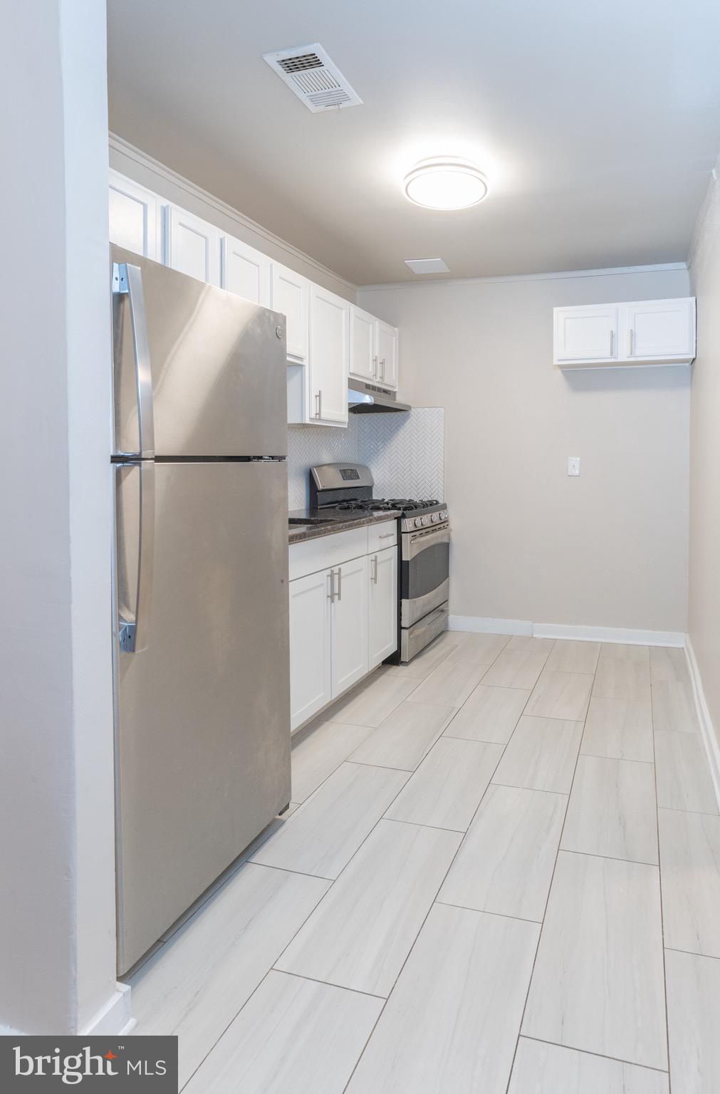 7700 GREENLEAF