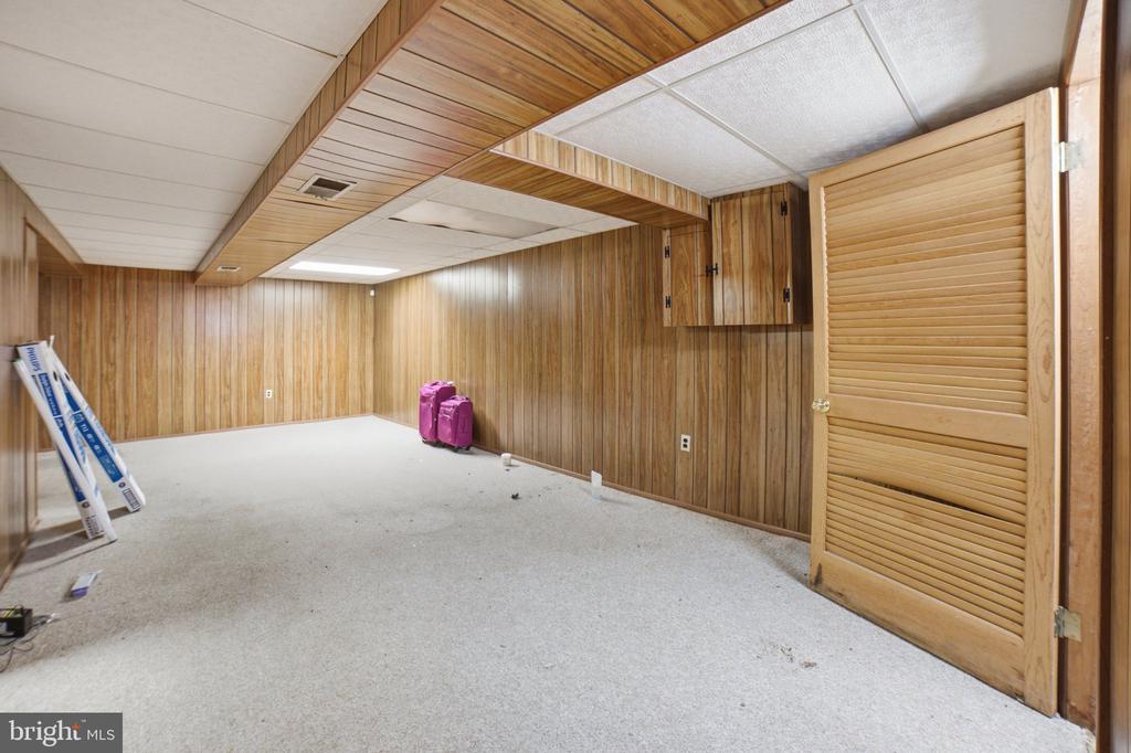 907 LOGWOOD ROAD