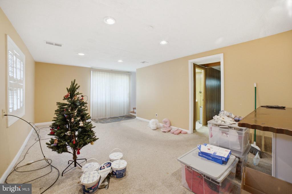 907 LOGWOOD ROAD