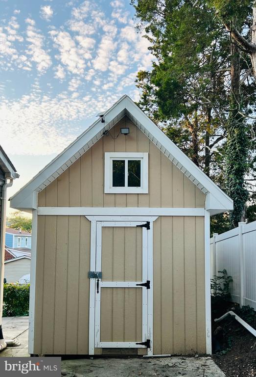 902 KARLSON AVENUE