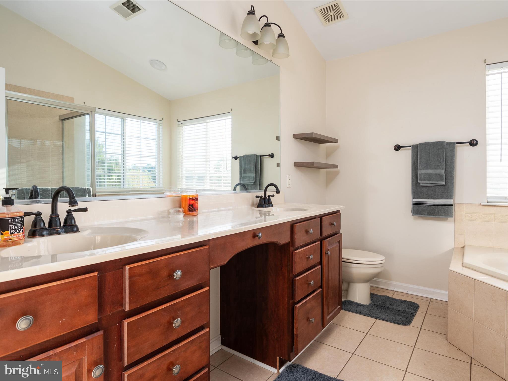 116 Meadowcroft Dr
