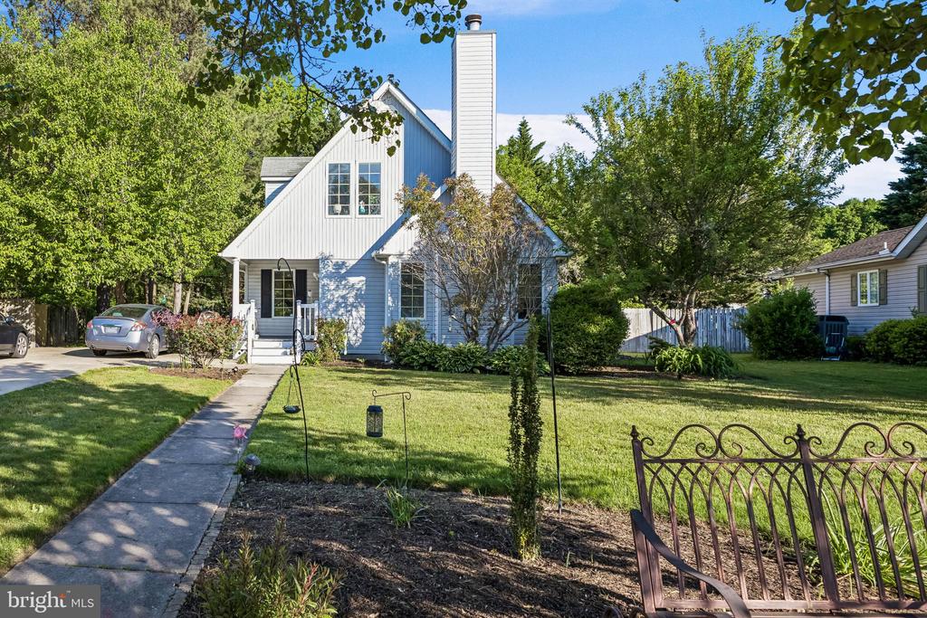 819 CHAPEL FARM DRIVE