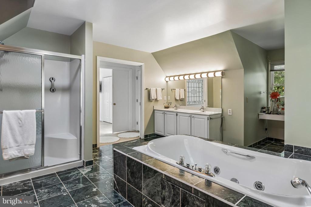 819 CHAPEL FARM DRIVE