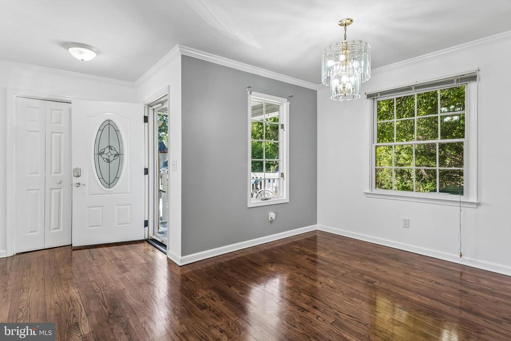 819 CHAPEL FARM DRIVE