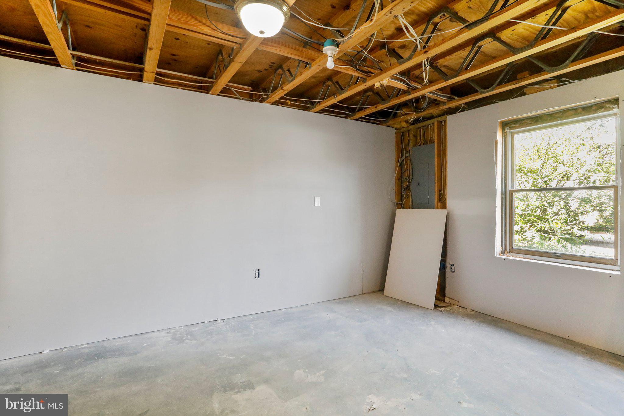 9106 Crystal Falls DRIVE