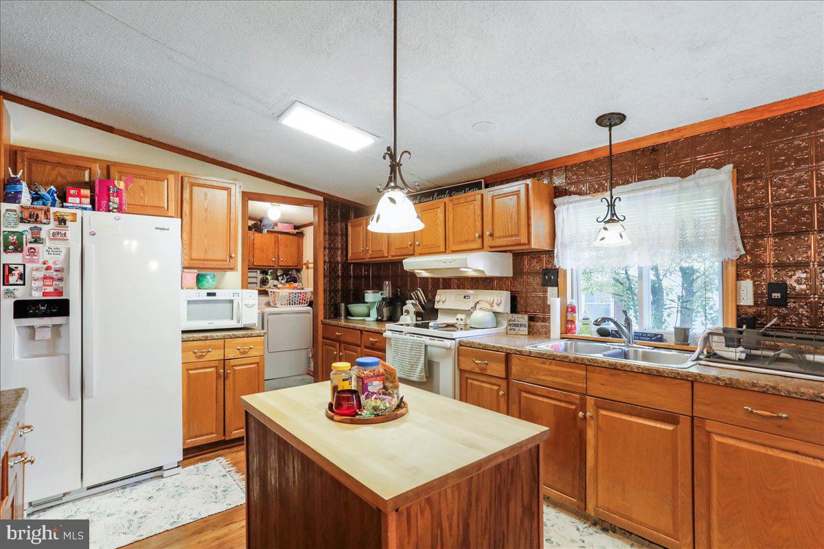 16213 Dundee Ct