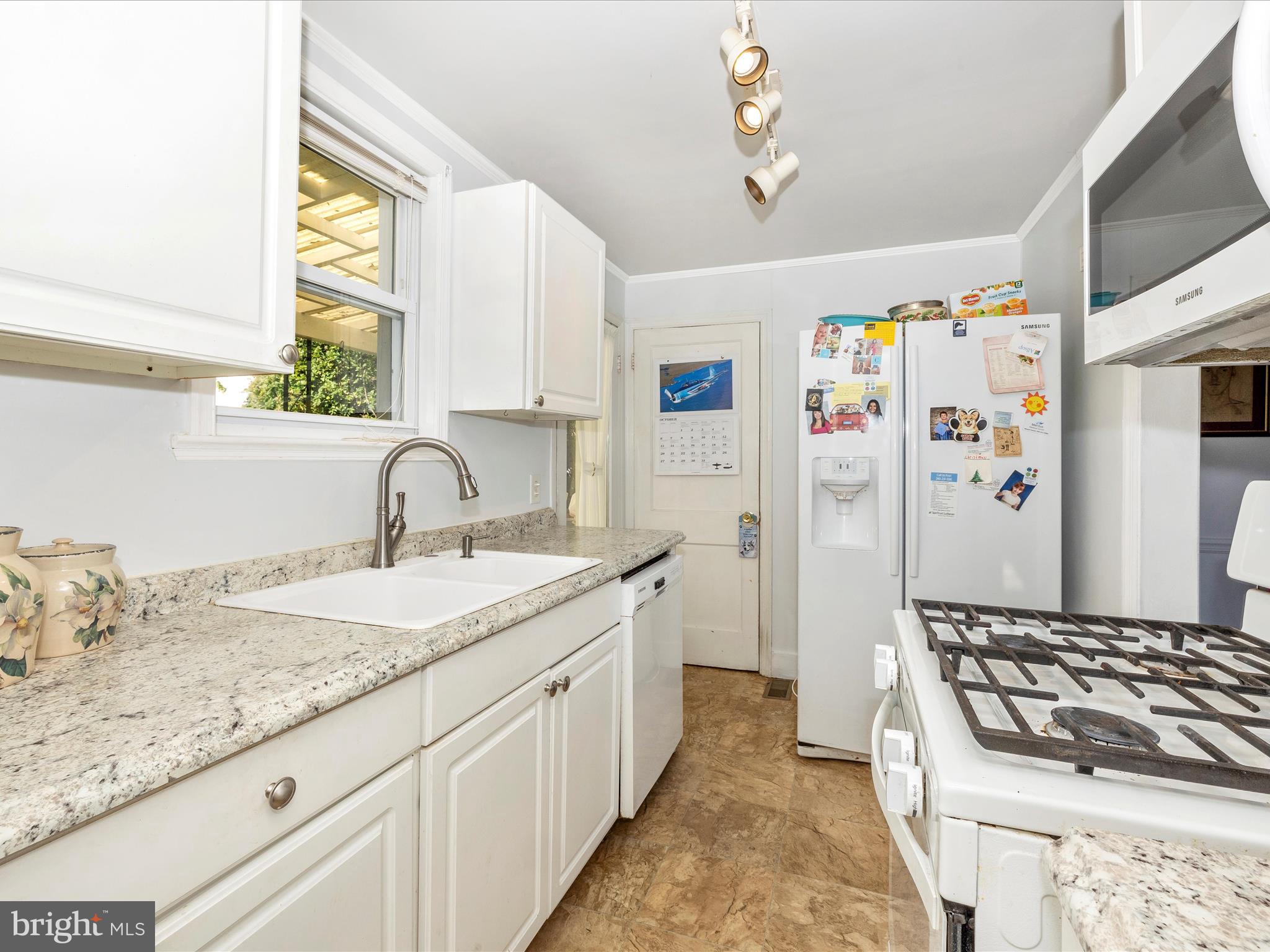 1101 Fairview Rd