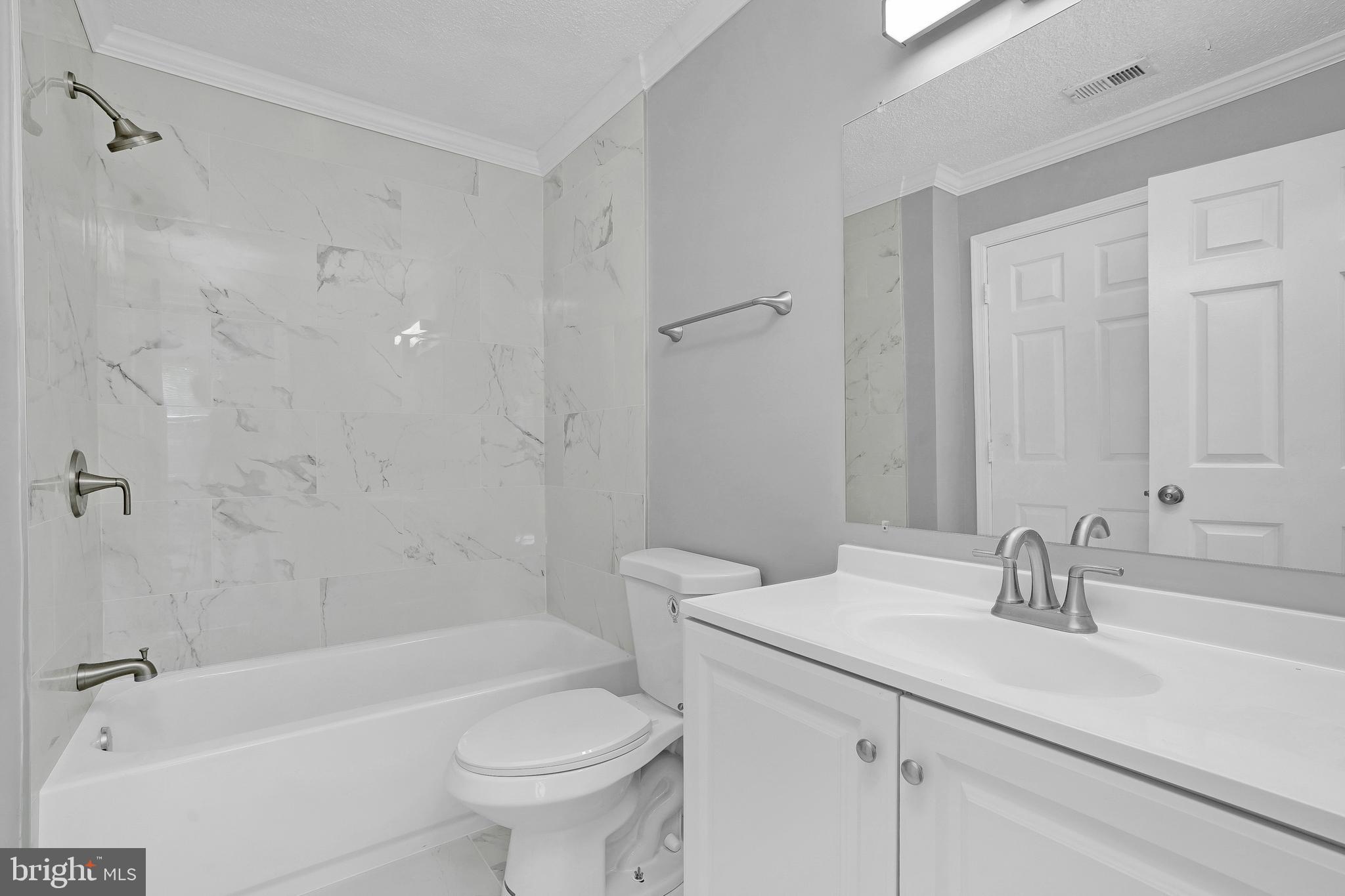 12108 Green Leaf Ct #114