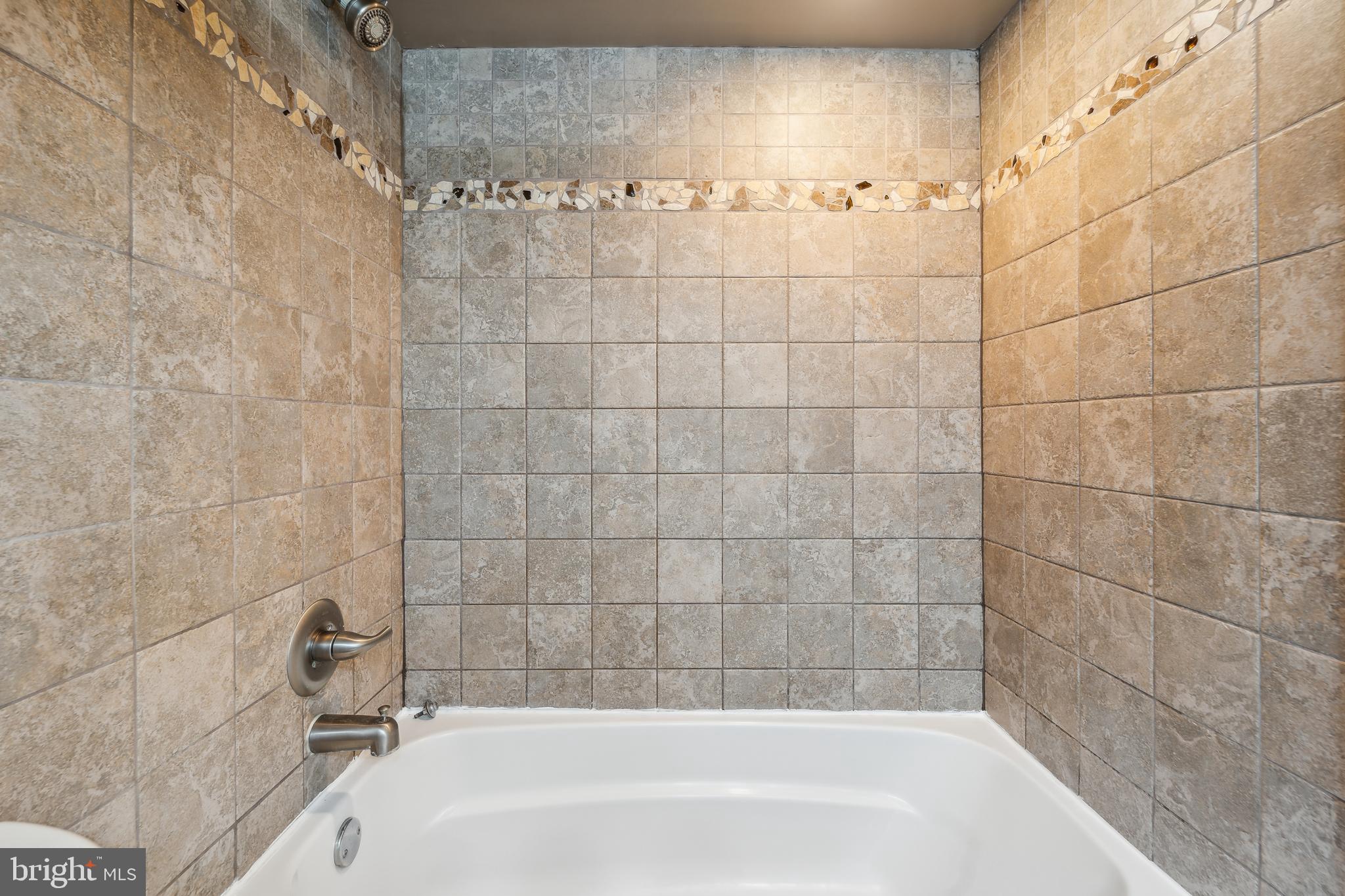 9810 Kingsbridge Dr #102