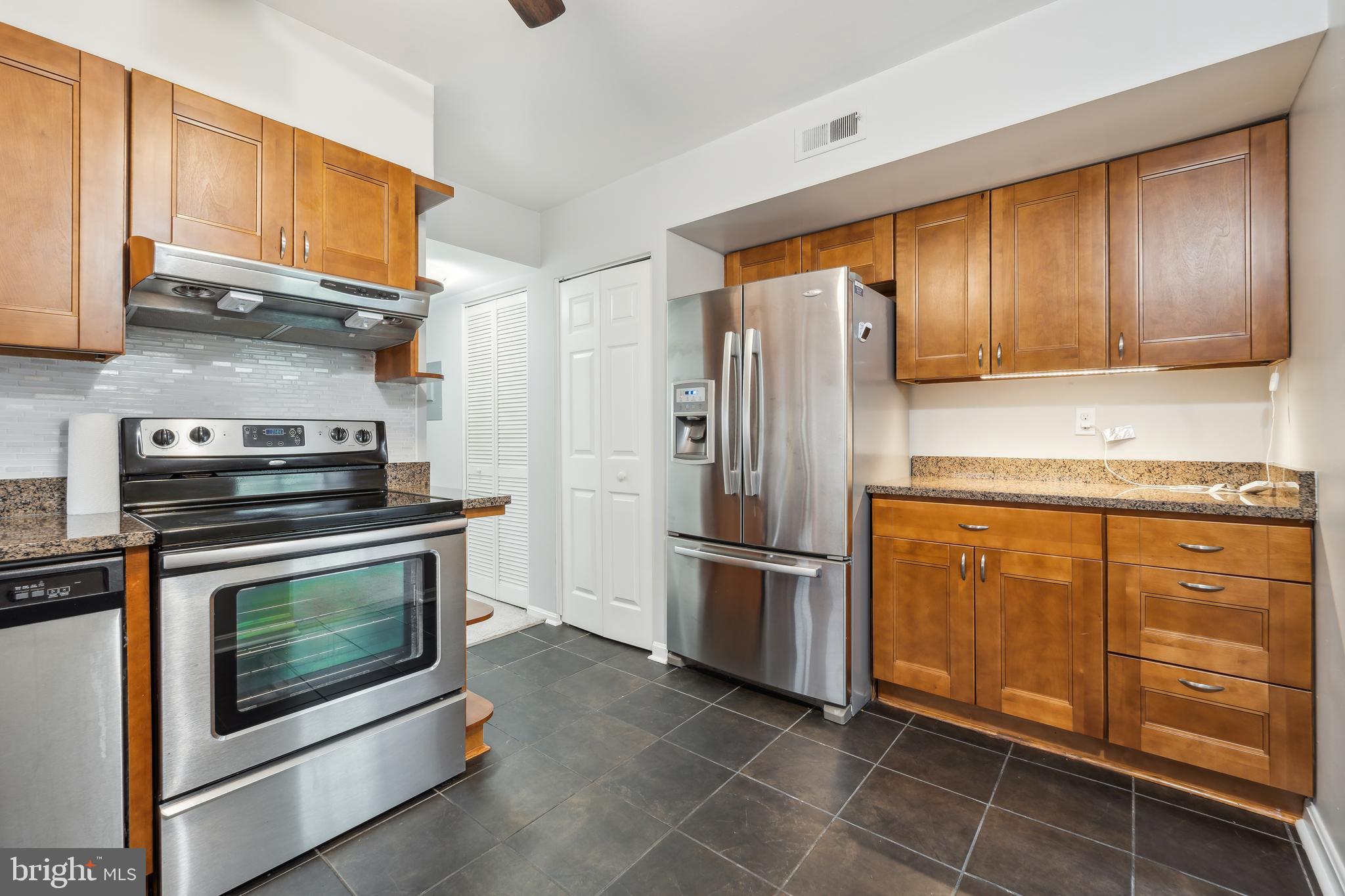 9810 Kingsbridge Dr #102