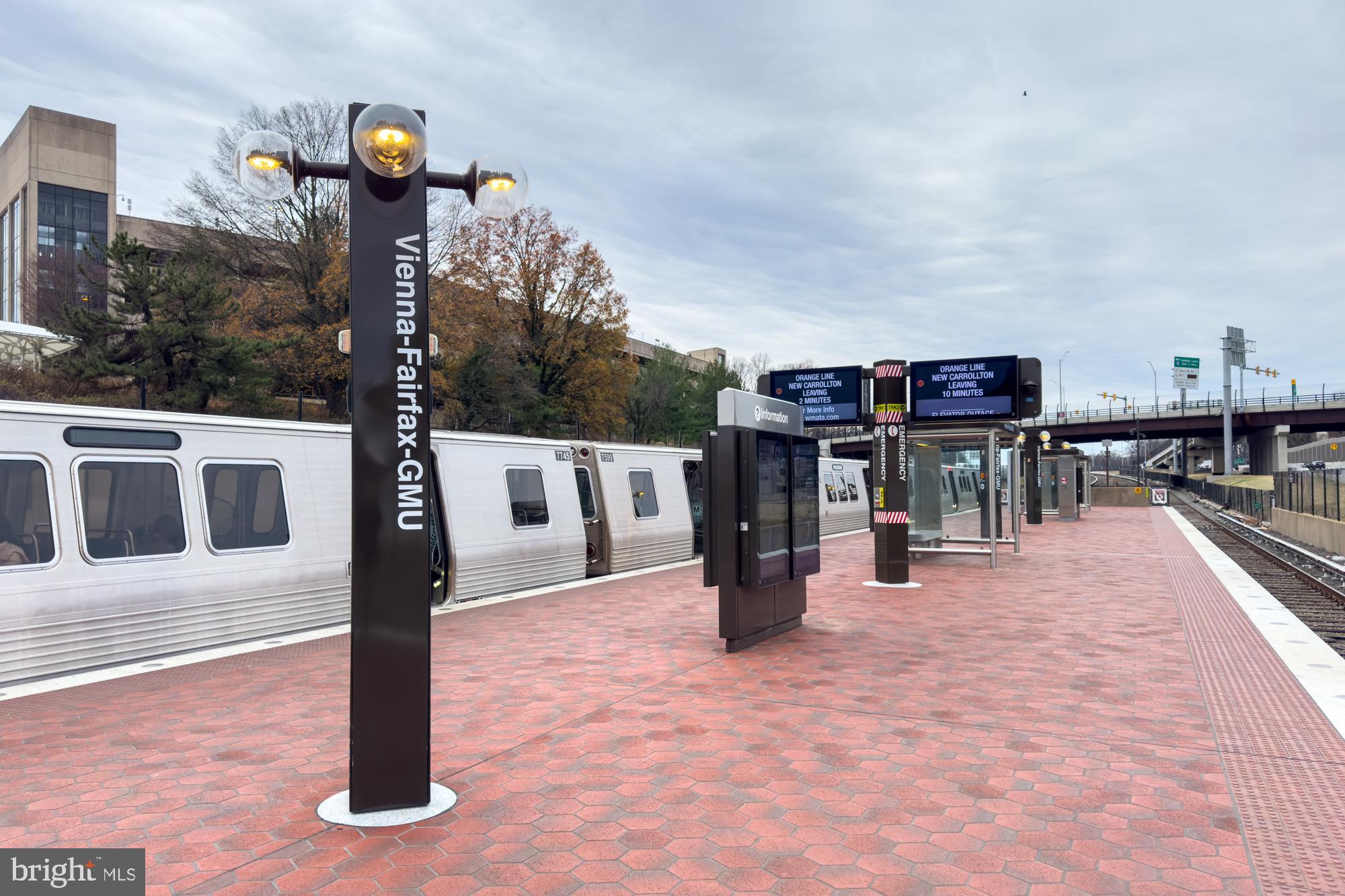 9810 Kingsbridge Dr #102