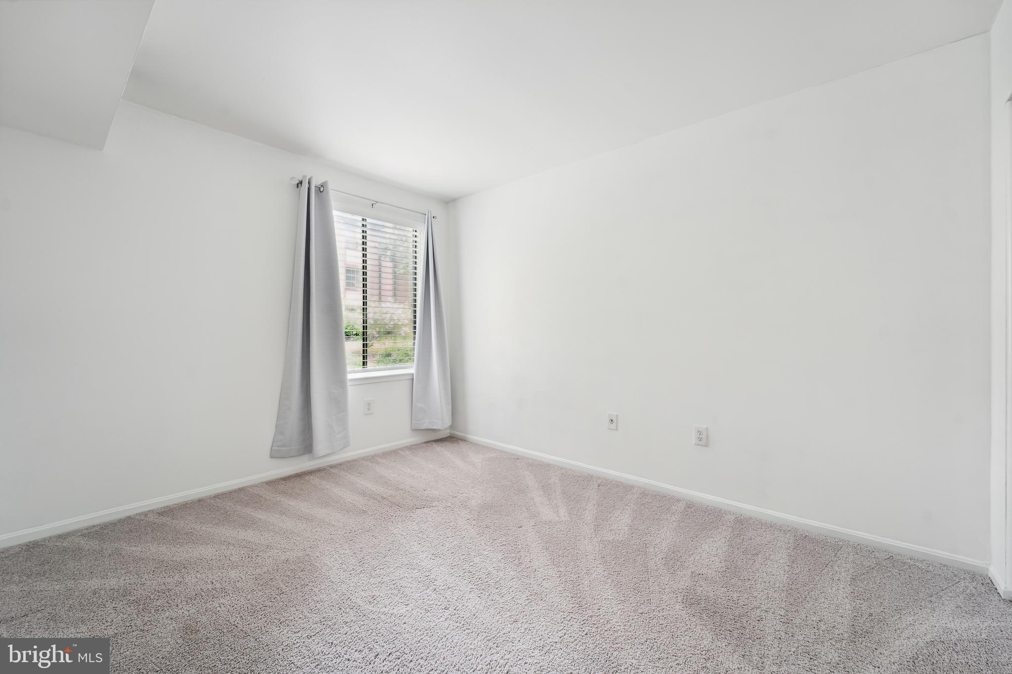 9810 Kingsbridge Dr #102