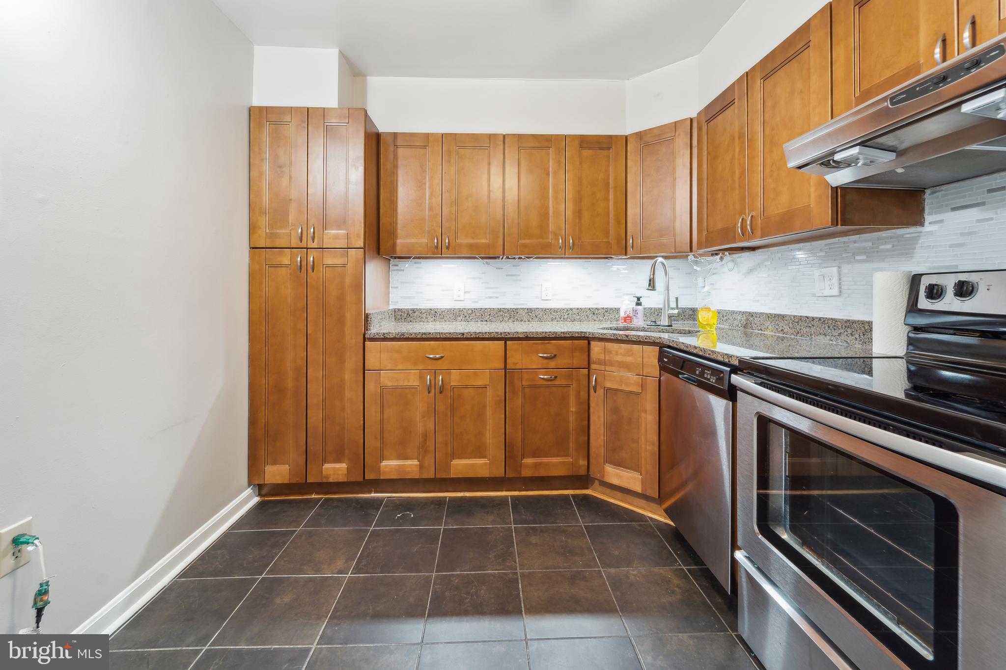 9810 Kingsbridge Dr #102