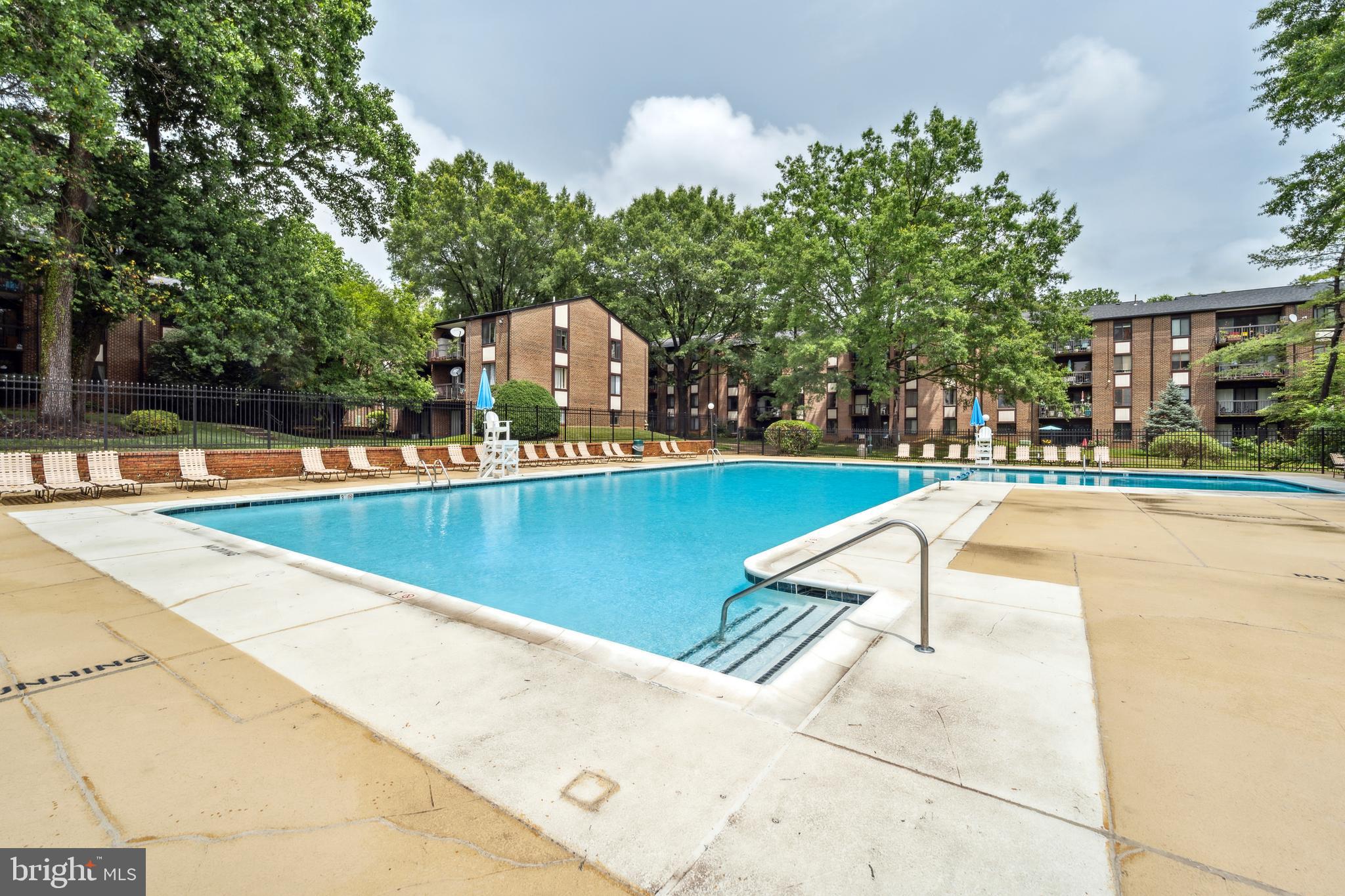 9810 Kingsbridge Dr #102