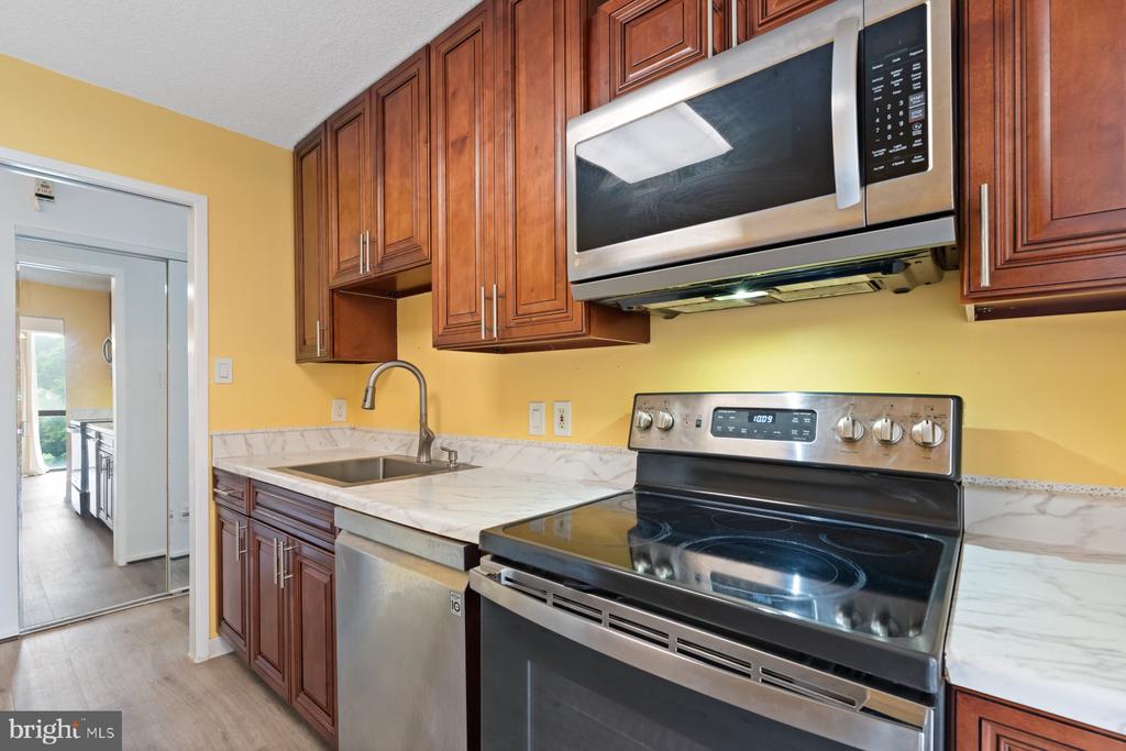 2311 PIMMIT DRIVE 606