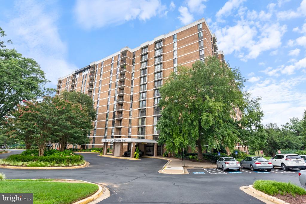 2311 PIMMIT DRIVE 606