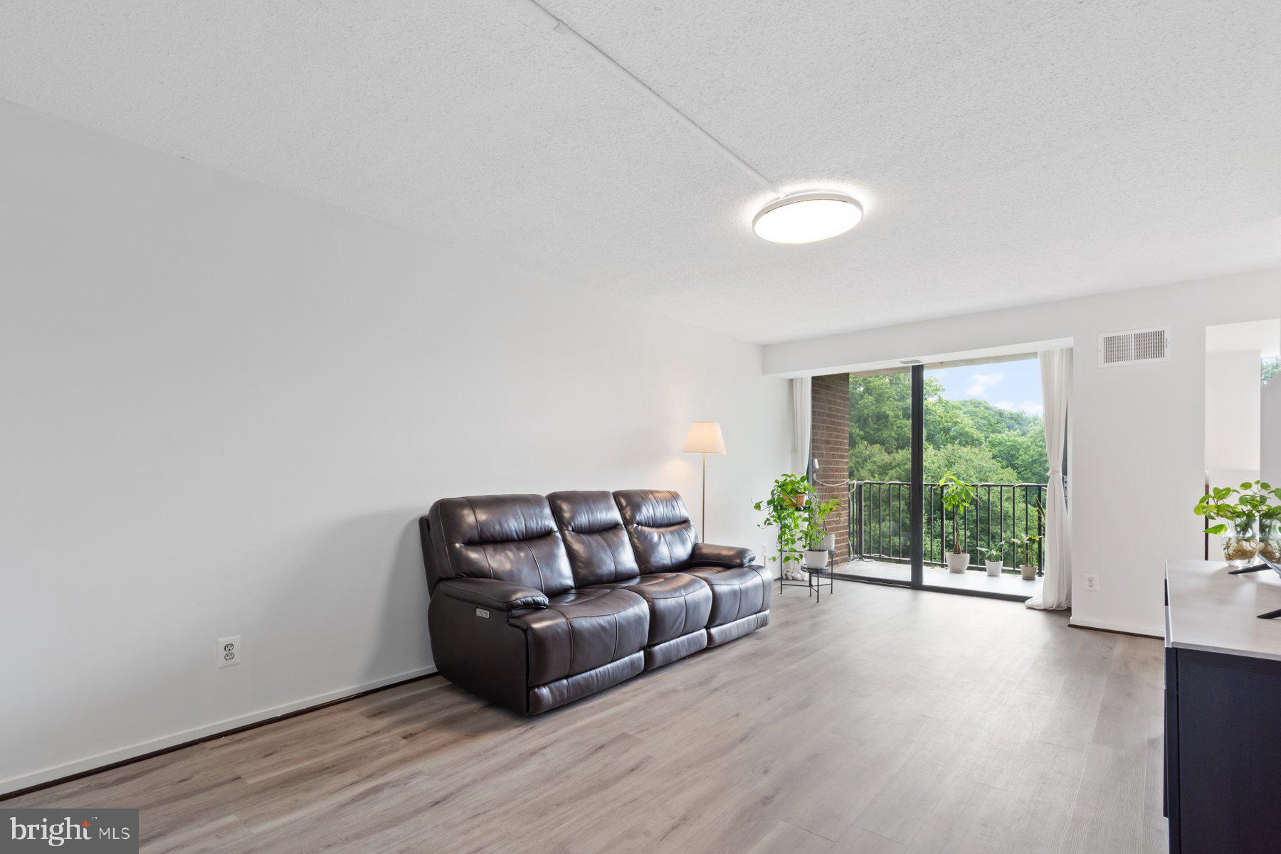 2311 PIMMIT DRIVE 606