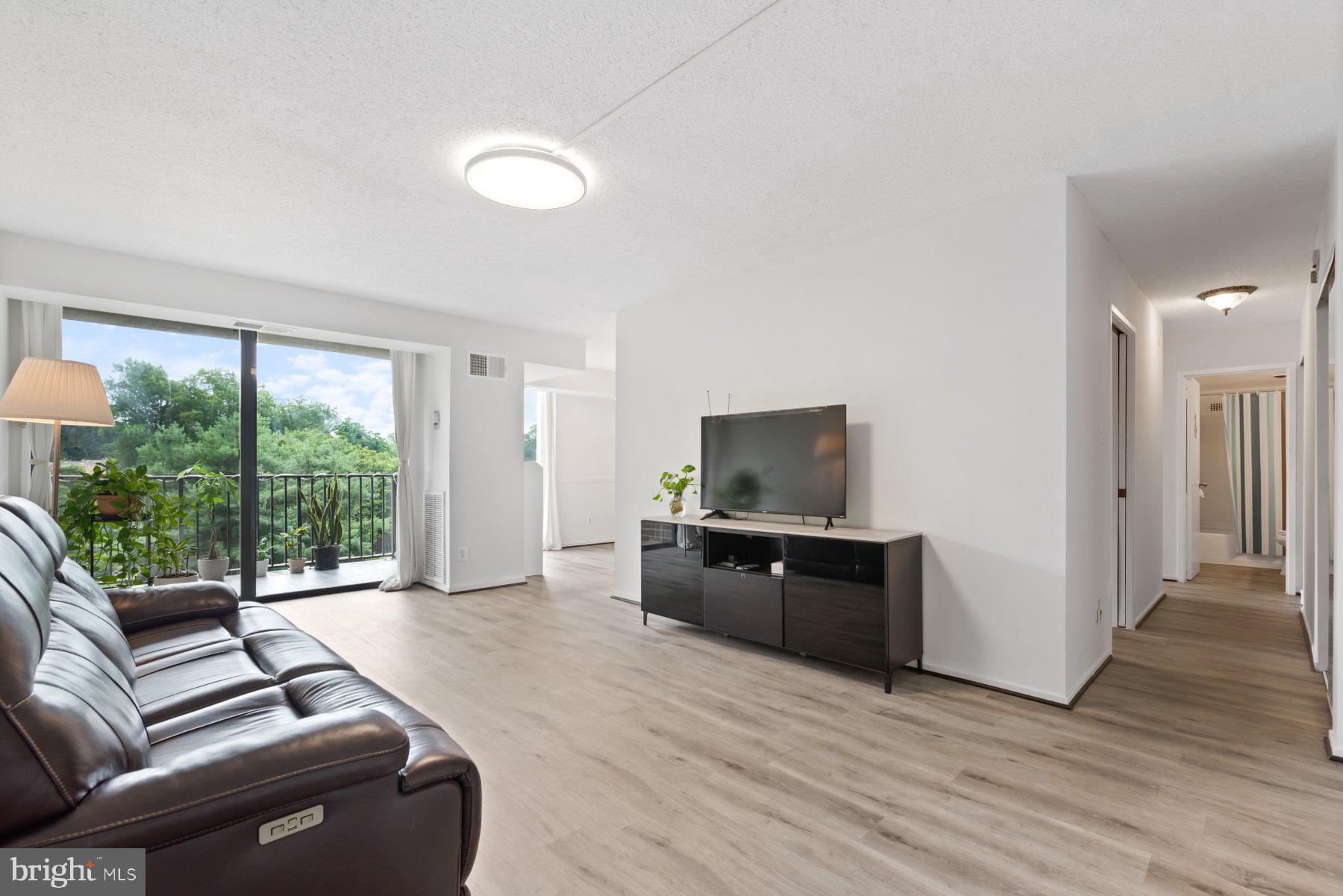 2311 PIMMIT DRIVE 606