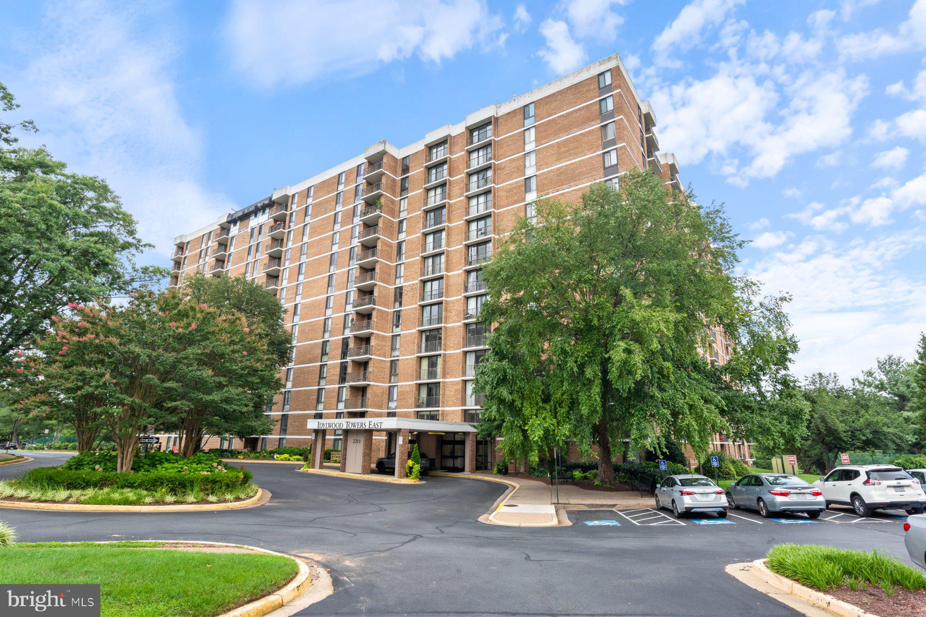 2311 PIMMIT DRIVE 606