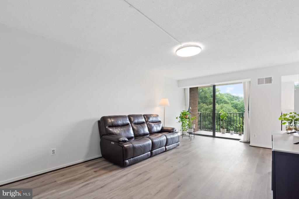 2311 PIMMIT DRIVE 606