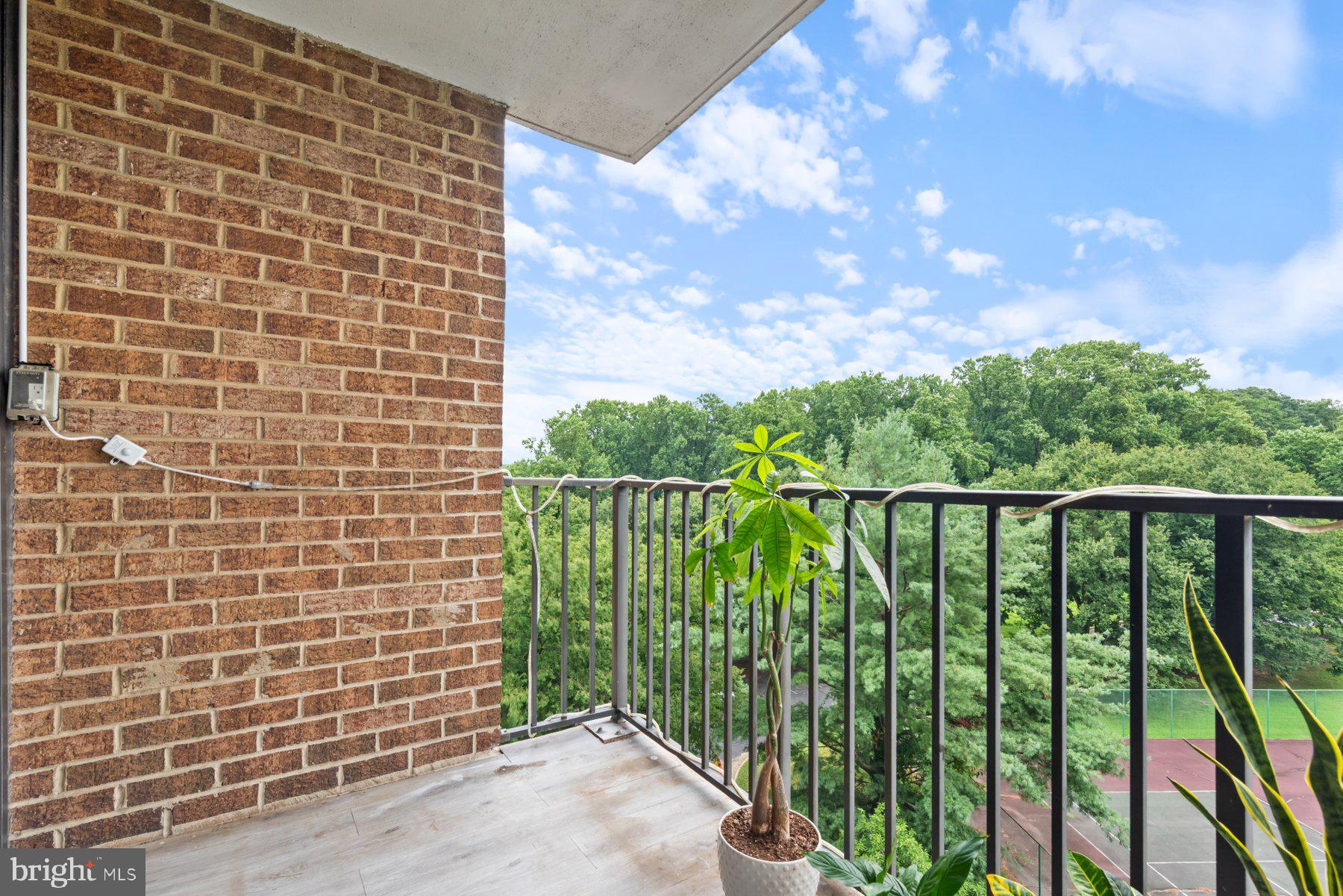 2311 PIMMIT DRIVE 606