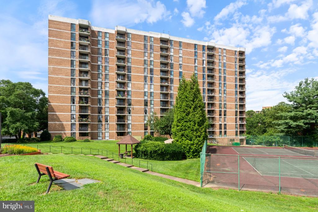 2311 PIMMIT DRIVE 606
