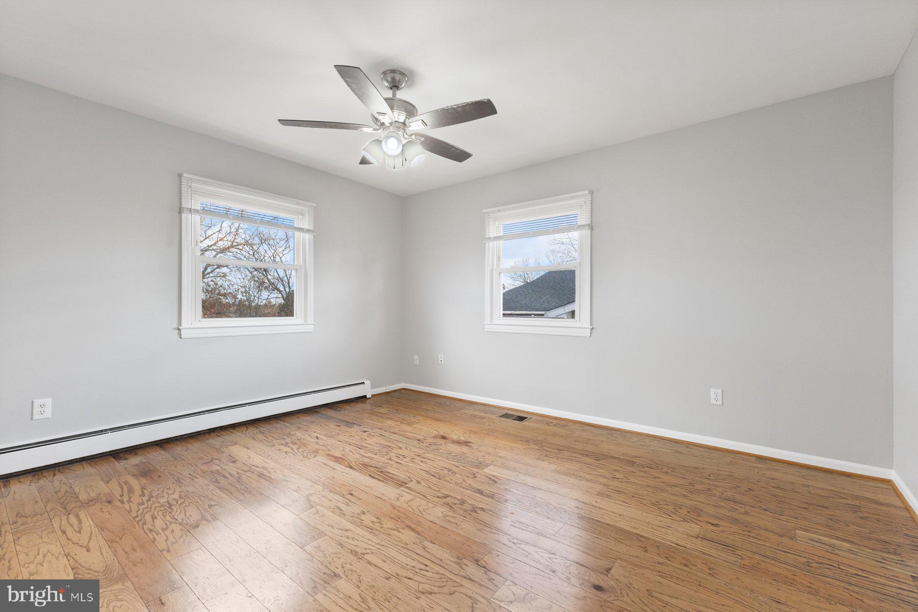 302 W JUNIPER AVENUE