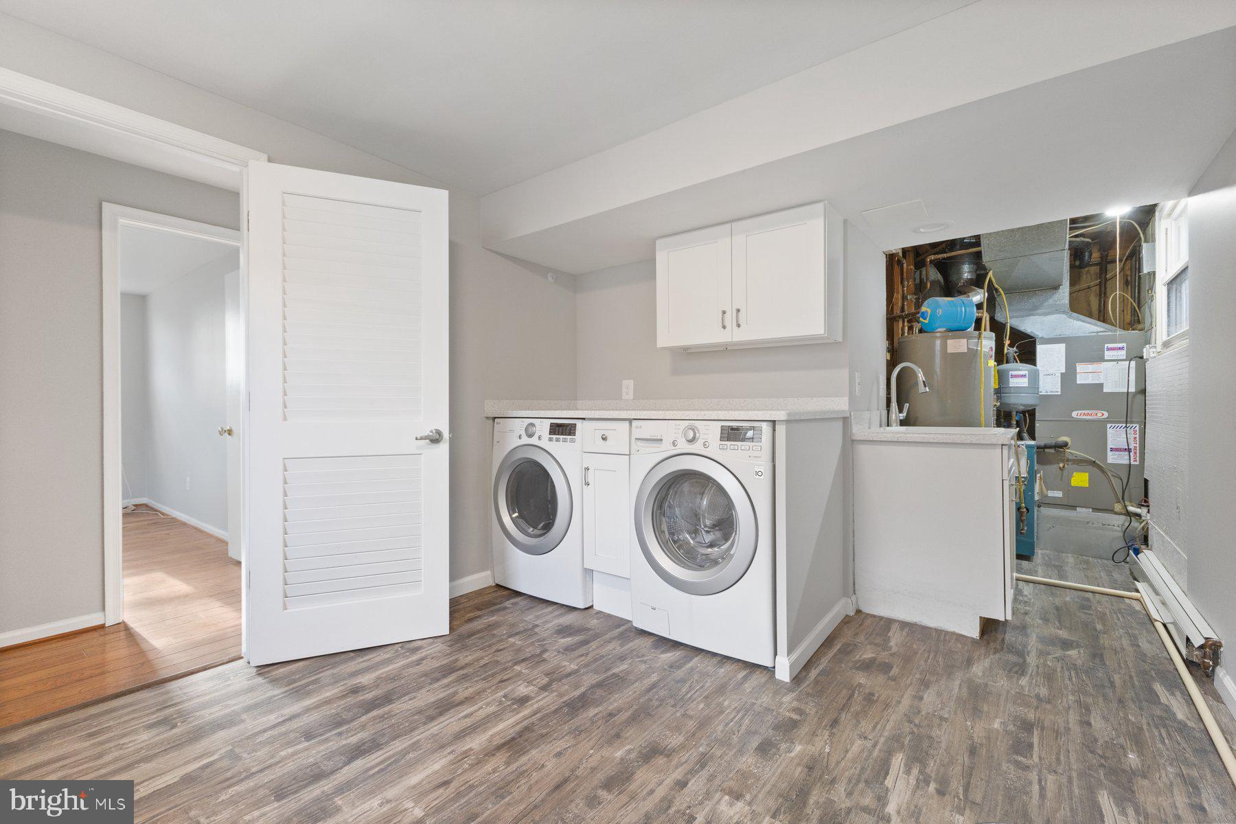 302 W JUNIPER AVENUE