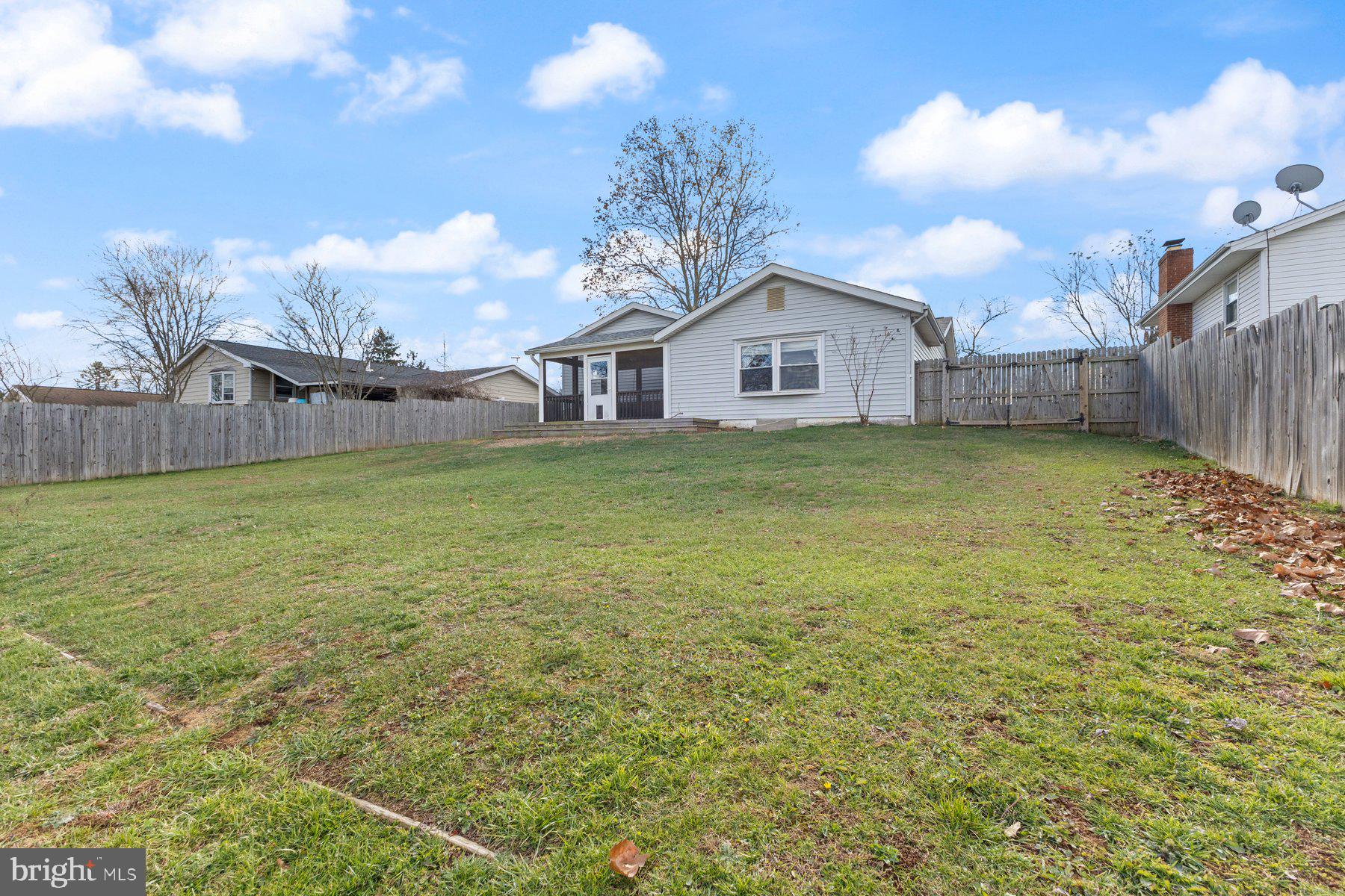 302 W JUNIPER AVENUE