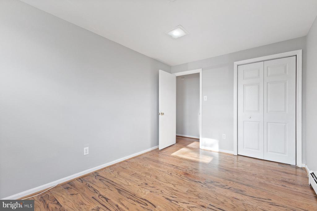 302 W JUNIPER AVENUE