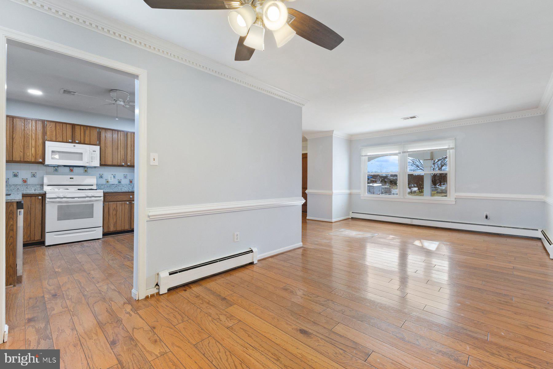 302 W JUNIPER AVENUE