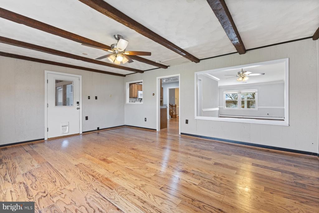 302 W JUNIPER AVENUE