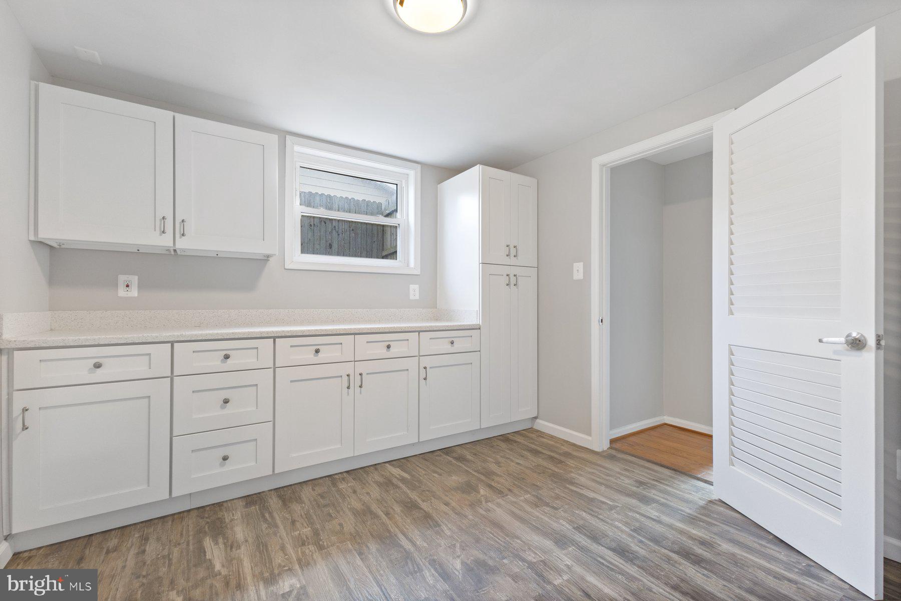 302 W JUNIPER AVENUE