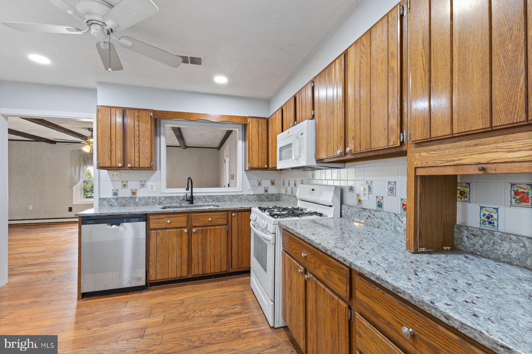 302 W JUNIPER AVENUE